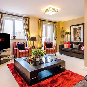  Holiday home Stylish Townhouse Centre With Parking